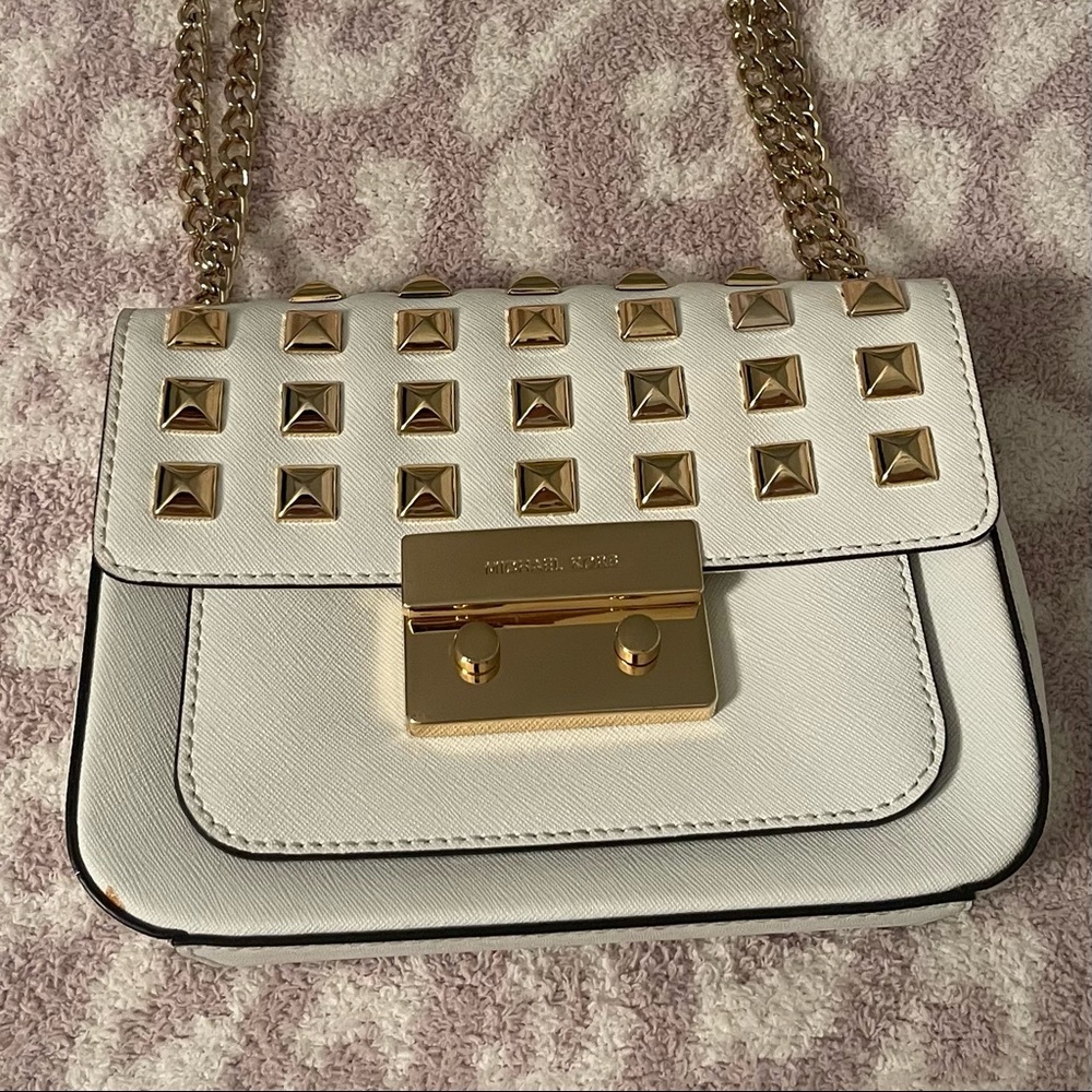 White shoulder bag